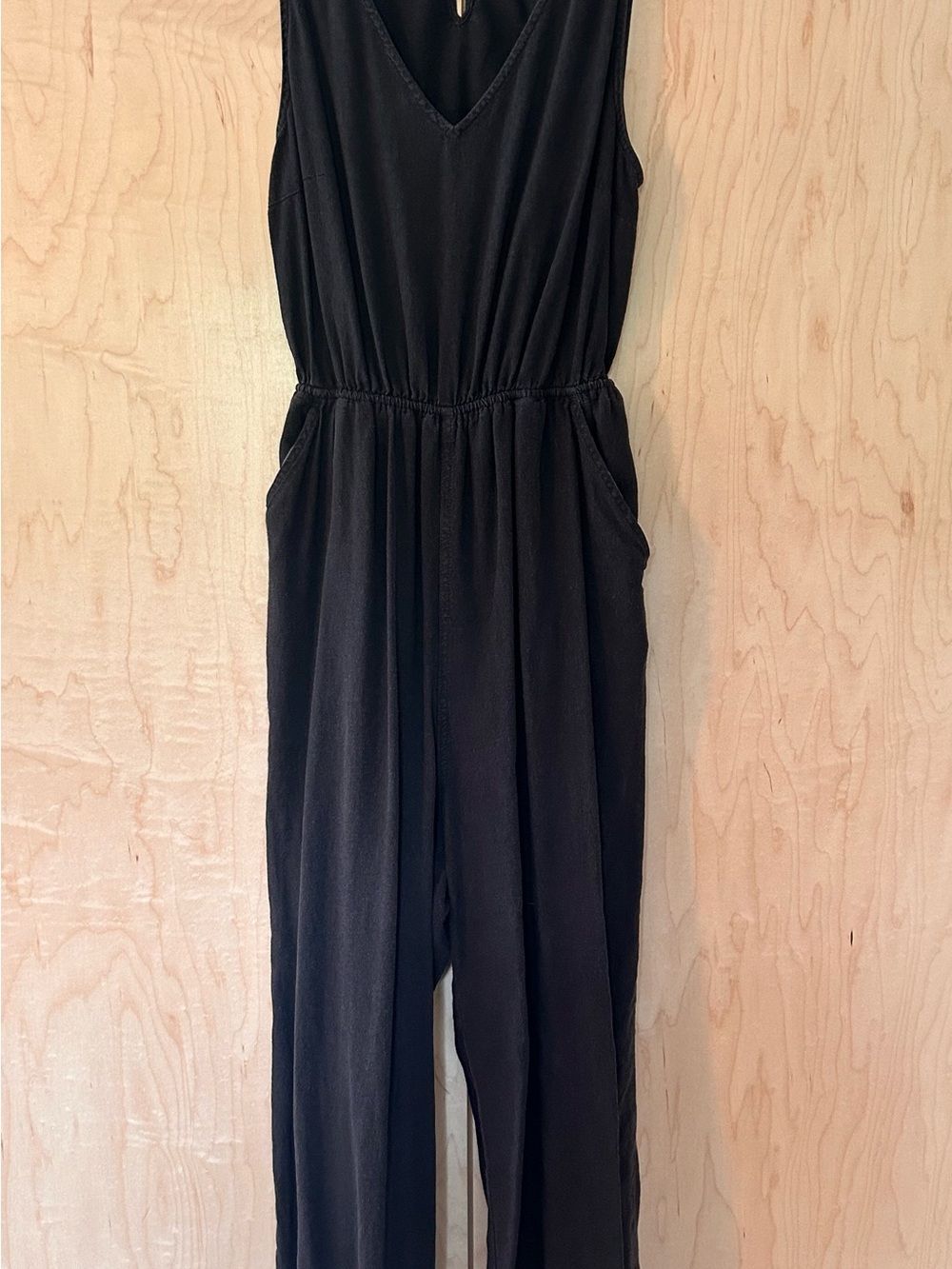 Universal Thread Black V-Neck Sleeveless Jumpsuit with Pockets